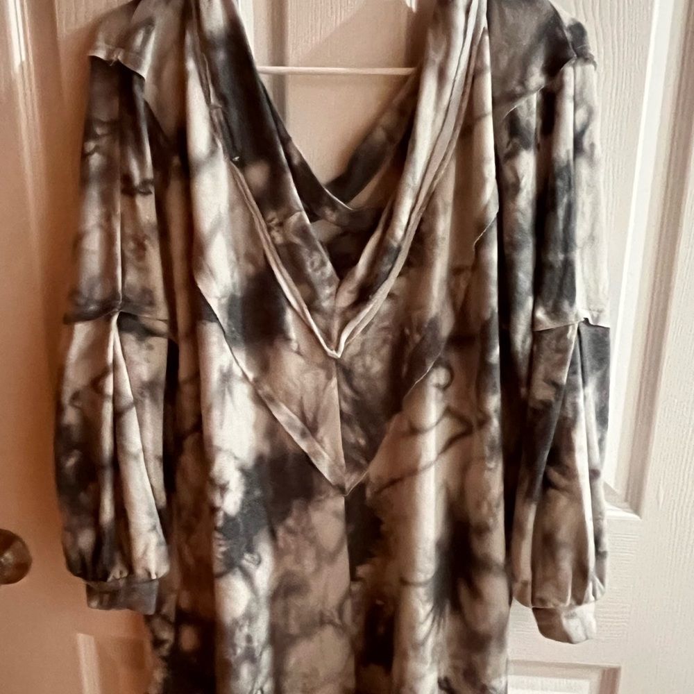 Open Edit, V neck  long sleeve blouse.